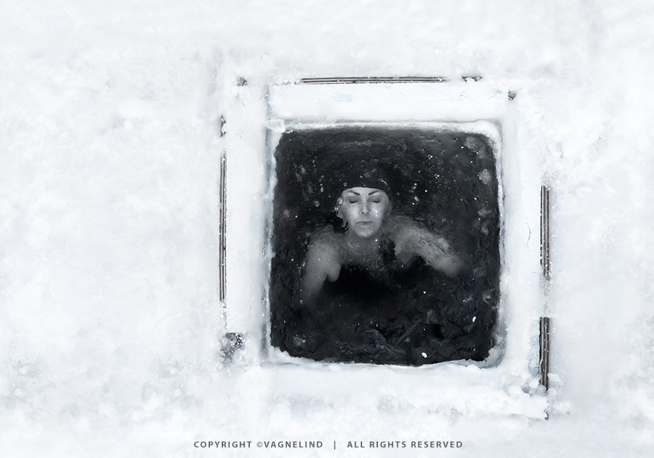 Cold water swimming in Sweden, photographed by Vagnelind for the book KALLA BAD, showing a woman entering icy water.